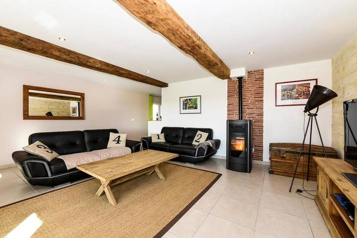 Location de vacances pour 8 personnes, avec piscine ainsi que vue et jardin, animaux acceptés à Saint-Sulpice-de-Faleyrens - 2