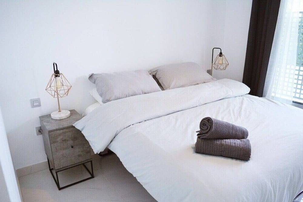 Entire apartment, 10 mins from Puerto Banus, On the new golden mile - luxury gated community in Triangulo de Costalita, Estepona