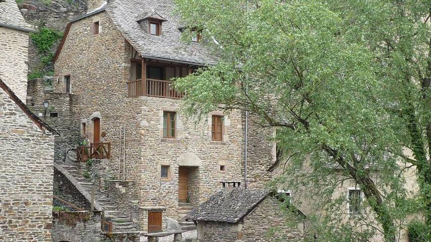 Location de vacances pour 8 personnes, avec vue et terrasse à Belcastel - 2