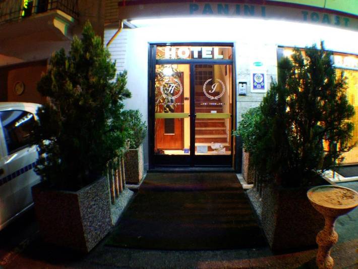 Hôtel pour 3 personnes, avec vue, animaux acceptés à Bussolin - 3