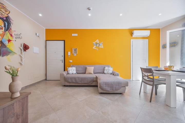 Entire apartment, Apartment 'Casa Frida' with Balcony, Wi-Fi and Air Conditioning in Porticello, Santa Flavia
