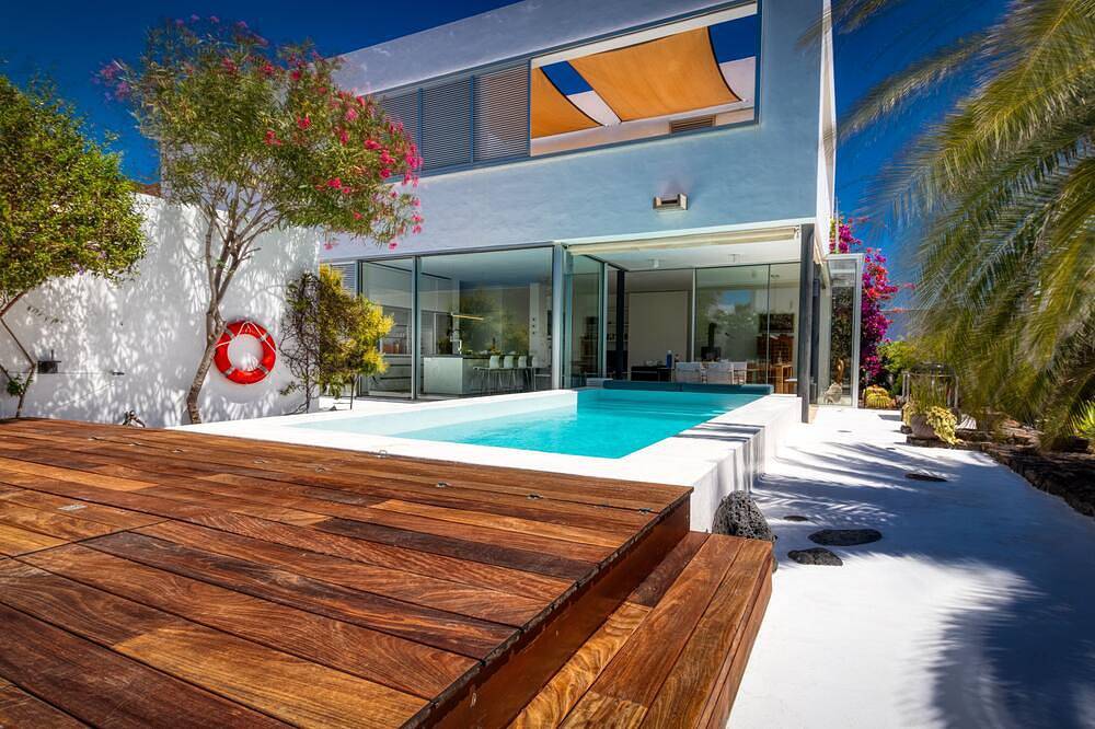 Luxury Villa in Guatiza-3 Bedrooms-5 Pax-Heated pool-Wi-Fi-Sea view-Chill out in Guatiza, Teguise