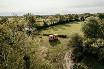 Gîte pour 2 personnes, avec vue et jardin, animaux acceptés à Magnac-Laval