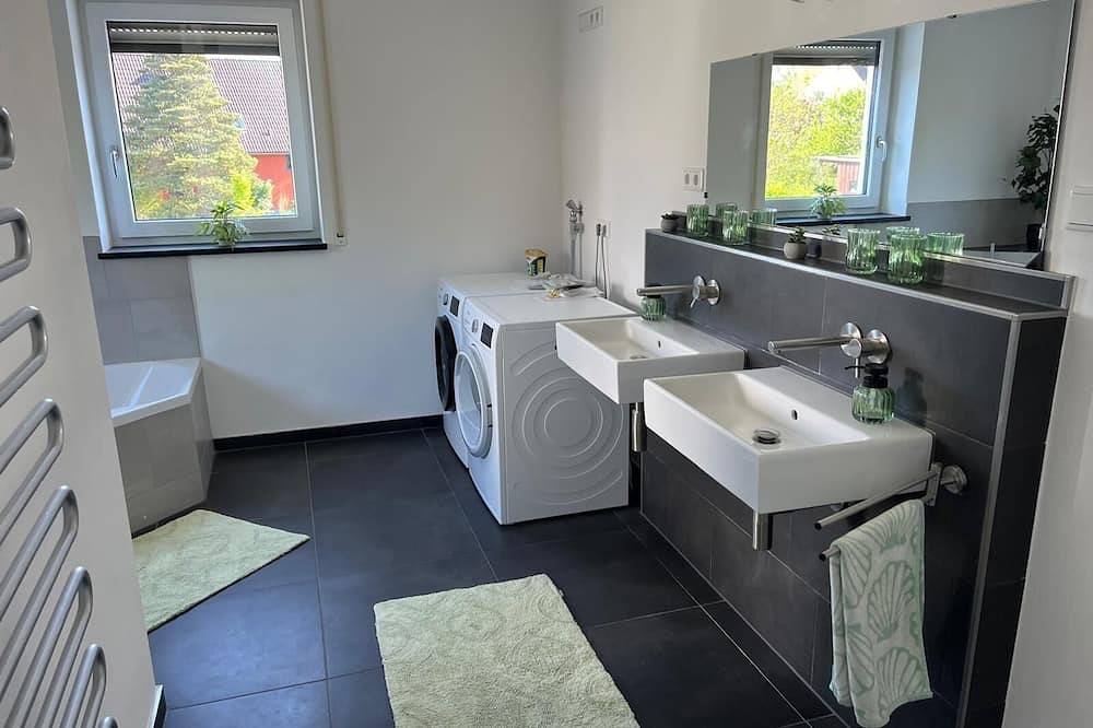 Ganze Wohnung, Apartment mit zwei Doppelzimmern in Altdorf bei Nürnberg, Frankenalb