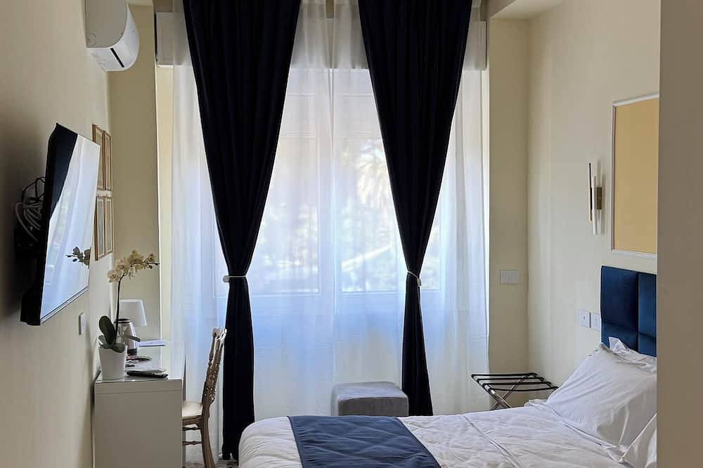 Ac Gold B&B-Deluxe Double/Double Room Single Beds in Reggio Calabria, Reggio Calabria Province