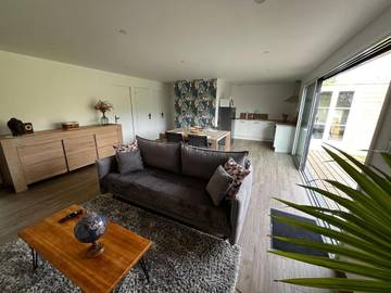 Gîte pour 4 personnes, avec vue ainsi que terrasse et jardin à Baguer-Pican