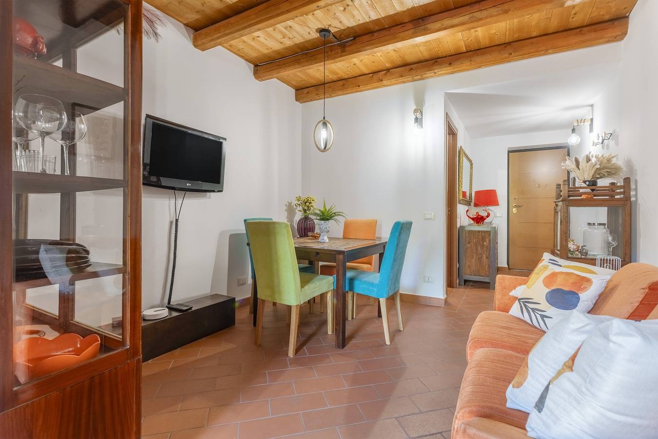 Apartamento entero, Apartamento 'Mau House 44' con terraza privada, Wi-Fi y aire acondicionado in Palermo, Provincia de Palermo