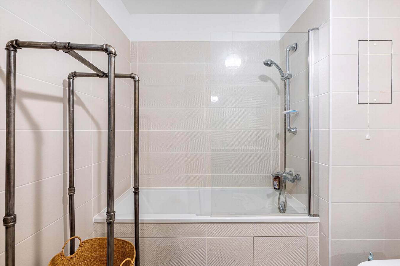 Appartement entier, Guestready - Apt. chic et fonctionnel avec balcon in Suresnes, Hauts-de-Seine