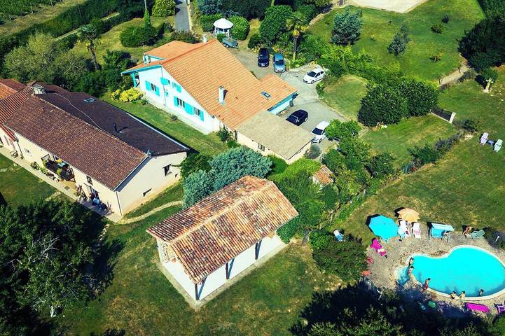 Maison de vacances pour 6 personnes, avec jardin et piscine, animaux acceptés à Saint-Loubouer