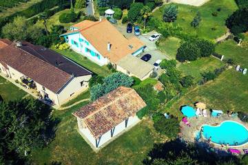 Gîte pour 6 personnes, avec piscine et jardin, animaux acceptés à Saint-Loubouer