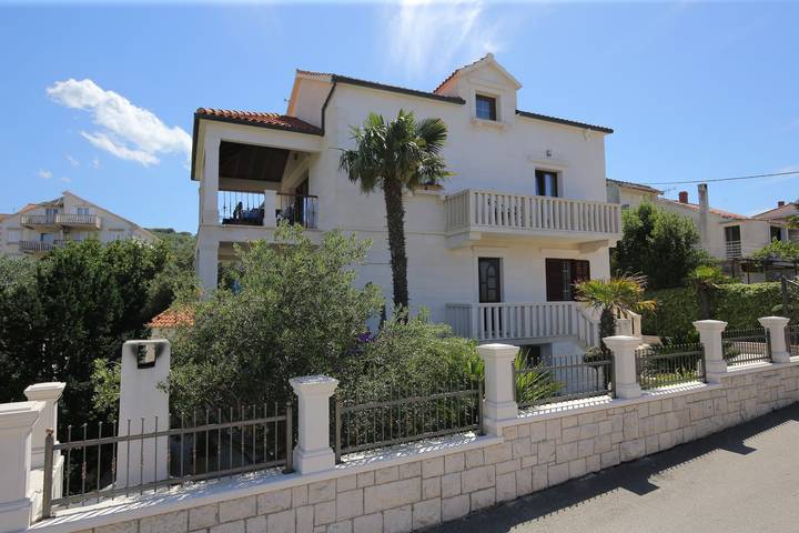 Apartamento entero, Apartamento para dos personas con un balcon Supetar, Brac A-18307-b in Supetar, Brac