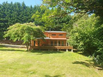 Maison de campagne pour 6 personnes, avec jardin ainsi que vue et piscine à Marsaneix