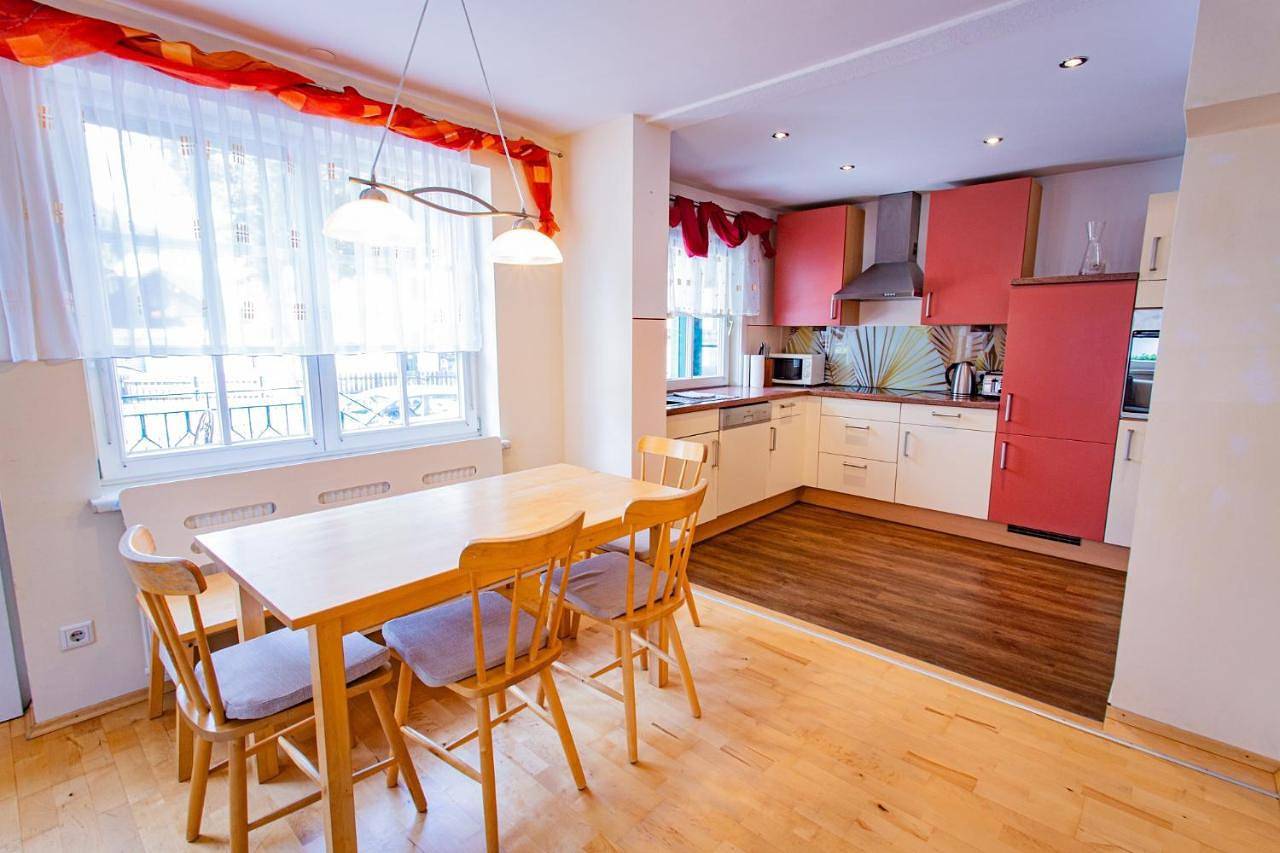 Ganze Wohnung, Apartment with Terrace in Schladming, Schladming-Dachstein