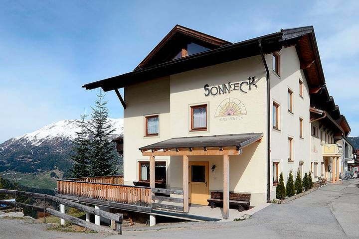 Ferienhaus für 20 Personen, mit Balkon und Terrasse sowie Sauna und Ausblick im Pitztal