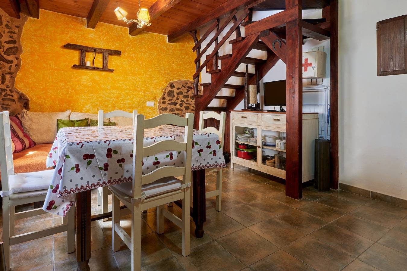 Maison de campagne "El Sardón I" avec vue sur la montagne, Wi-Fi et climatisation in Bembibre, Chaîne Cantabrique