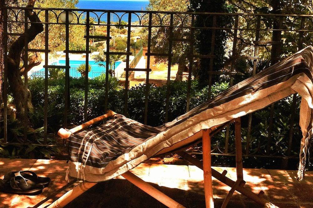 Relax with pool and see view! in Altavilla Milicia, Palermo Province