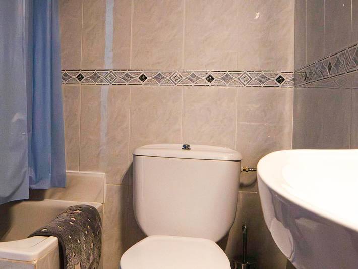 Apartamento para 5 personas, con terraza en Baza