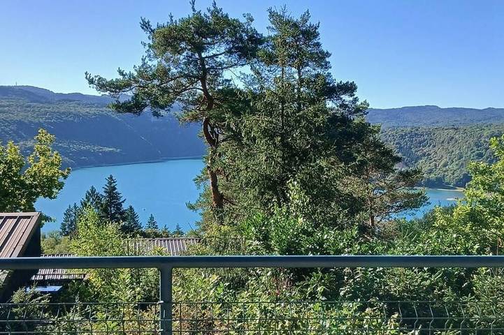 Gîte pour 2 personnes, avec terrasse à Maisod