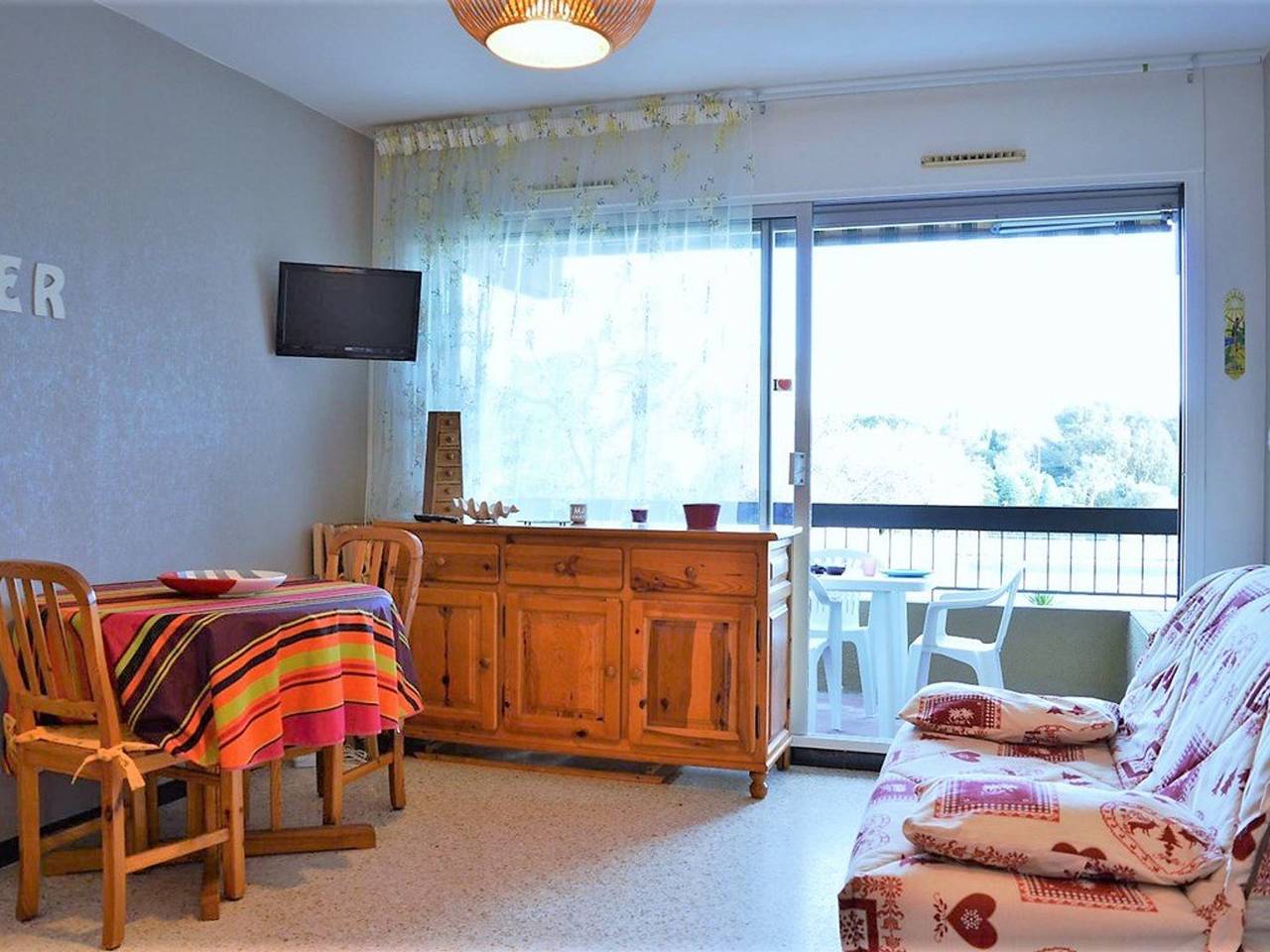 Entire apartment, Studio Apartment for 3 with Pool, Tennis & Playground - Near Beach & Shops in Bormes-les-Mimosas in Bormes-les-Mimosas, Toulon region