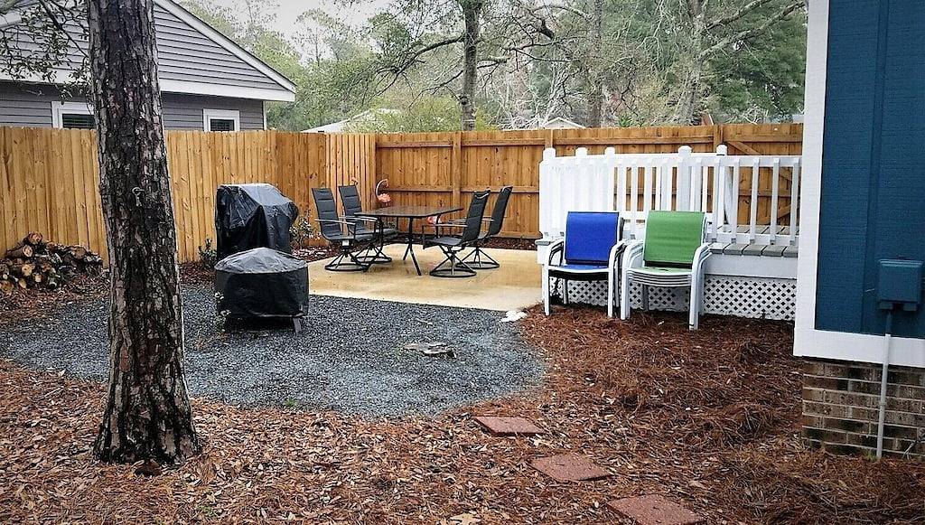 The Blue Cottage, Eingebettet in eine verschlafene Gegend, nur einen kurzen Spaziergang vom Strand entfernt. in Oak Island (NC), Brunswick County
