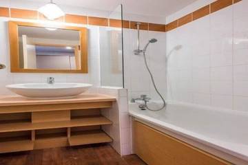 Gîte pour 4 personnes, avec piscine et balcon, animaux acceptés dans Plagne 1800