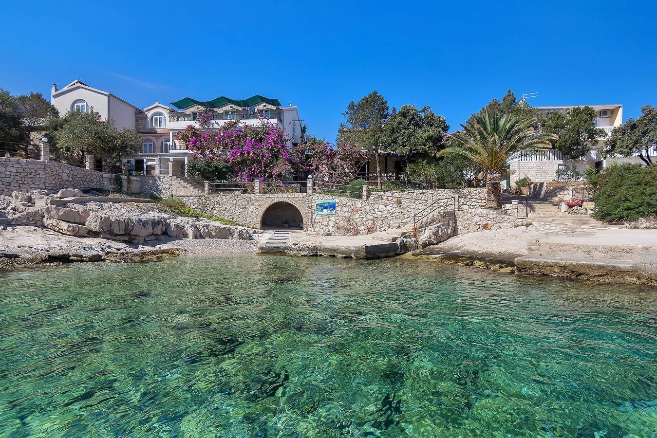 Ganze Wohnung, Studio Appartement am Strand Bucht Pokrivenik, Hvar As-2073-d in Hvar