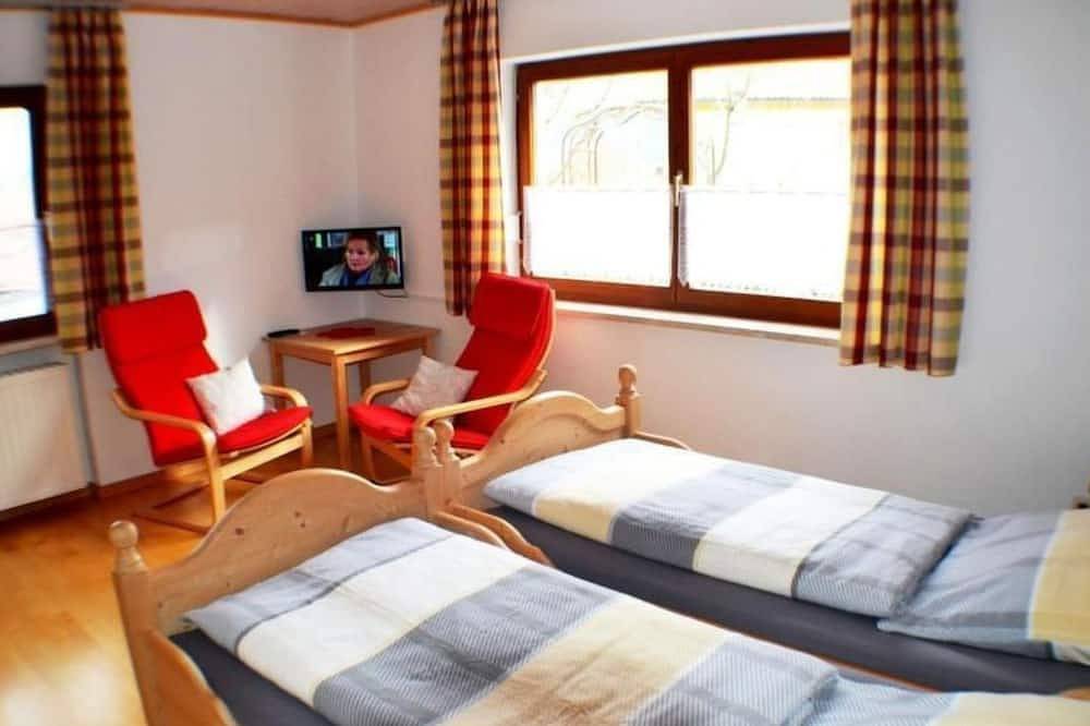 Ganze Wohnung, Gemütliche Ferienwohnung in Weiherhäuser mit Garten und Terrasse in Gotteszell, Ostbayern