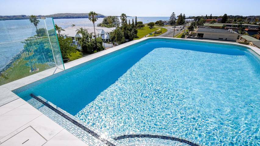 Holiday letting for 4 people, with pool and balcony/terrace in South Coast NSW