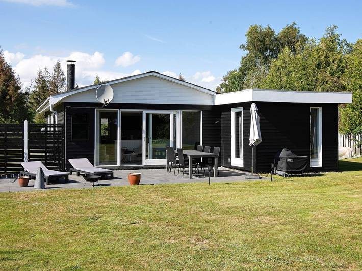 Feriehus for 6 personer, med terrasse i Danmark
