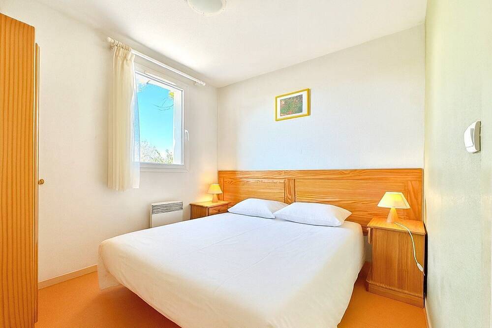 Entire apartment, Soleil & Vignes, 4 Guests, Pool in Calvisson in Calvisson, Nimes region