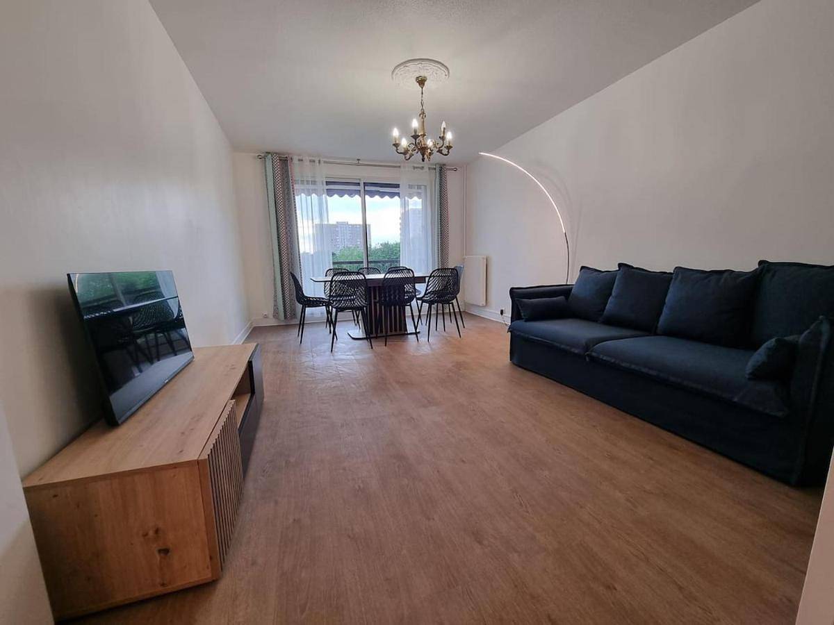 Appartement entier, Grand appartement 3 chambres Disney - Paris - 82m2 in Neuilly-sur-Marne, Seine-Saint-Denis