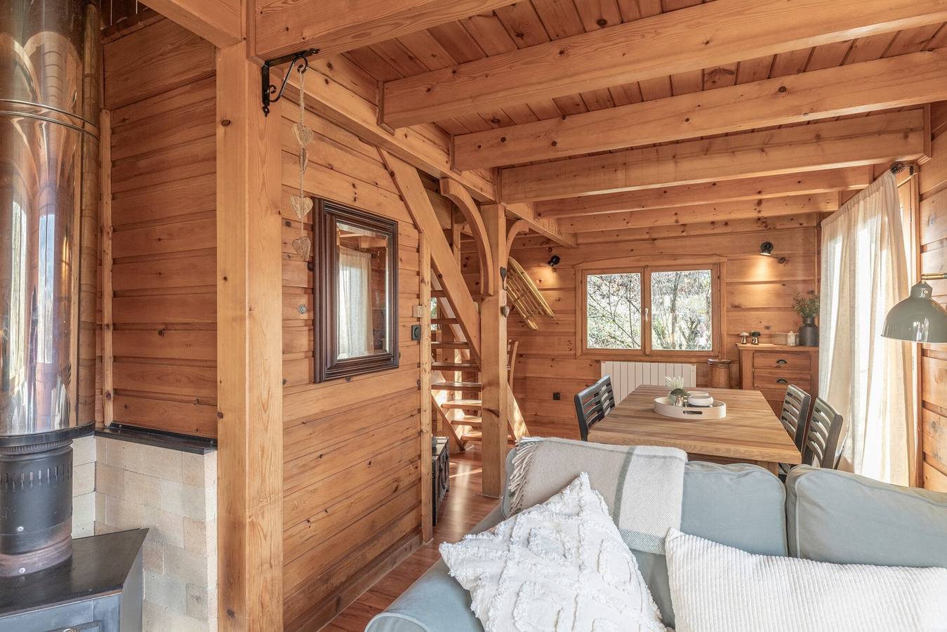 Chalet „Gemütlich mit Mezzanine“: Bergblick, private Terrasse und Wlan in Verchaix, Region Bonneville