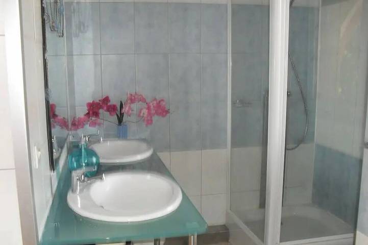 Gîte pour 4 personnes, avec terrasse ainsi que piscine et jardin dans Casino du Cap d'Agde - 4