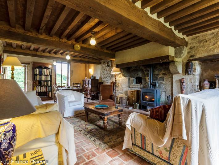 Landhaus mit Terrasse und Spielen im Morvan in Saint-Martin-du-Puy, Naturpark Morvan