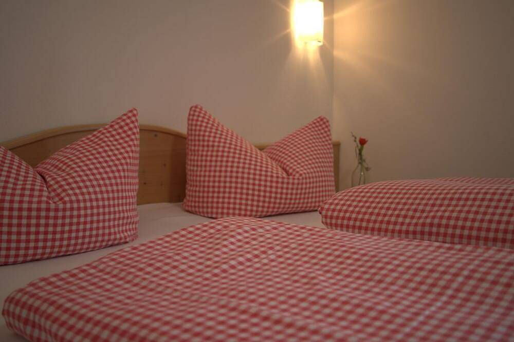 Ganze Wohnung, \"Nr.3\" Fewo/1 Schlafraum/Dusche, Wc - Kir Royal, Ferienwohnungen in Krün, Bayerische Alpen