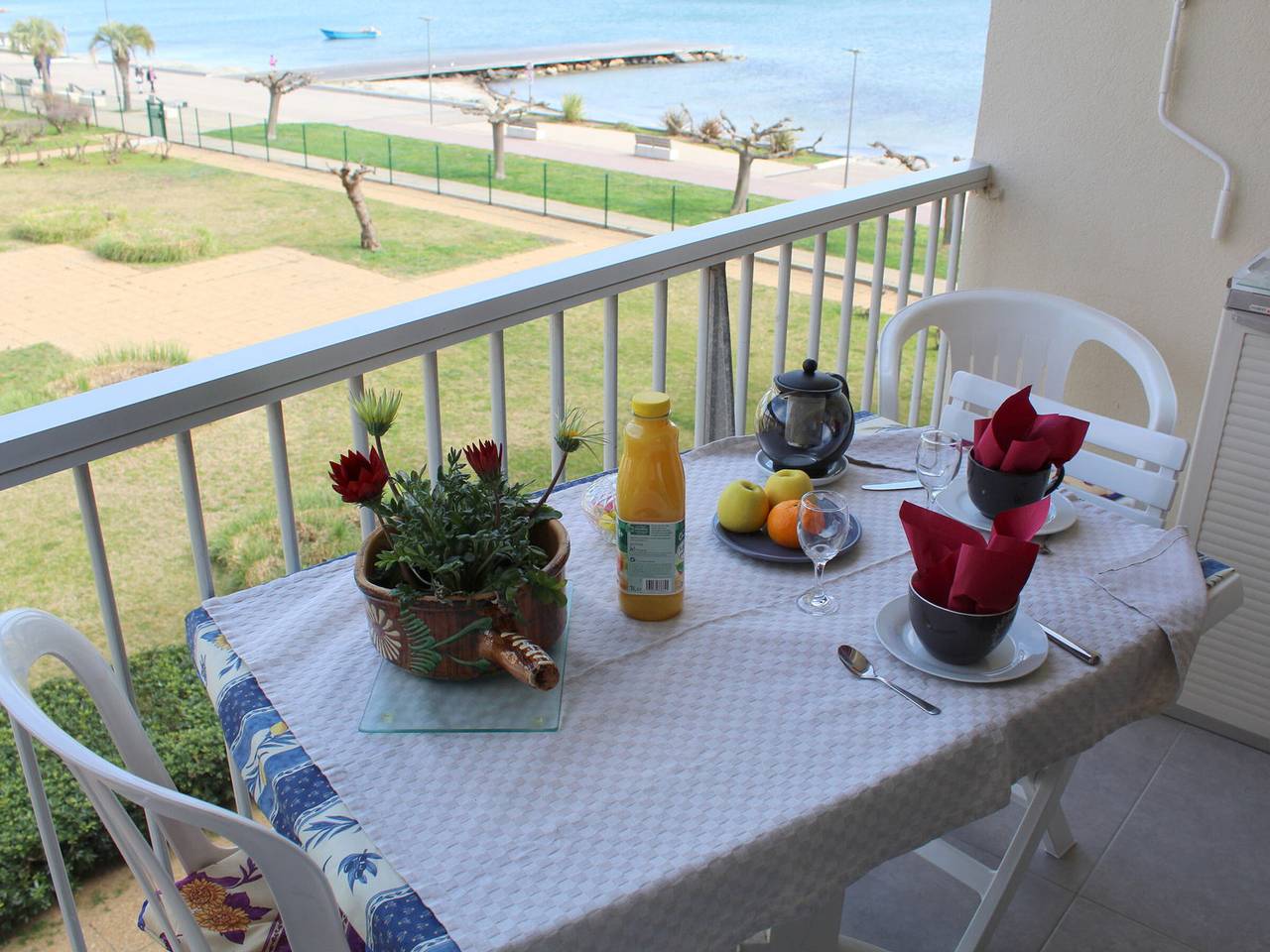 Entire studio, Cozy apartment near Thermes in Balaruc-les-Bains in Balaruc-les-Bains, Côte d'Améthyste