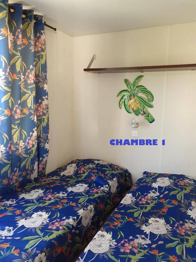 Camping pour 6 personnes, avec terrasse ainsi que jardin et piscine, animaux acceptés à Sigean - 4