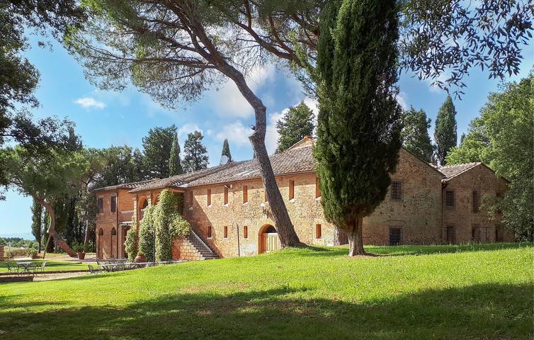 Casa vacanza per 22 persone, con piscina e giardino nonché terrazza, con animali domestici in Siena e dintorni