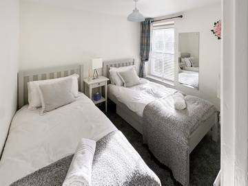 Log Cabin for 4 People in Aberdovey, Cardigan Bay, Photo 3