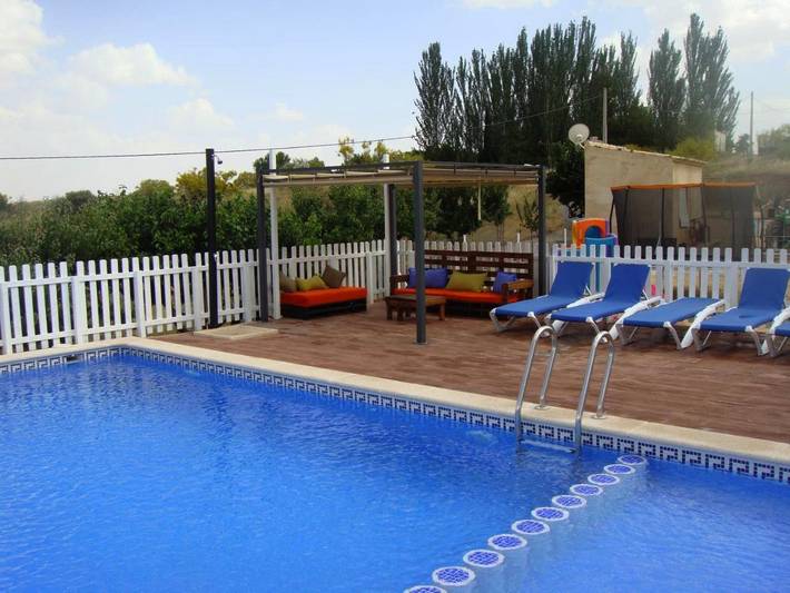 Casa rural para 5 personas, con piscina y vistas además de piscina para niños y jardín, Se admiten mascotas en Alhambra