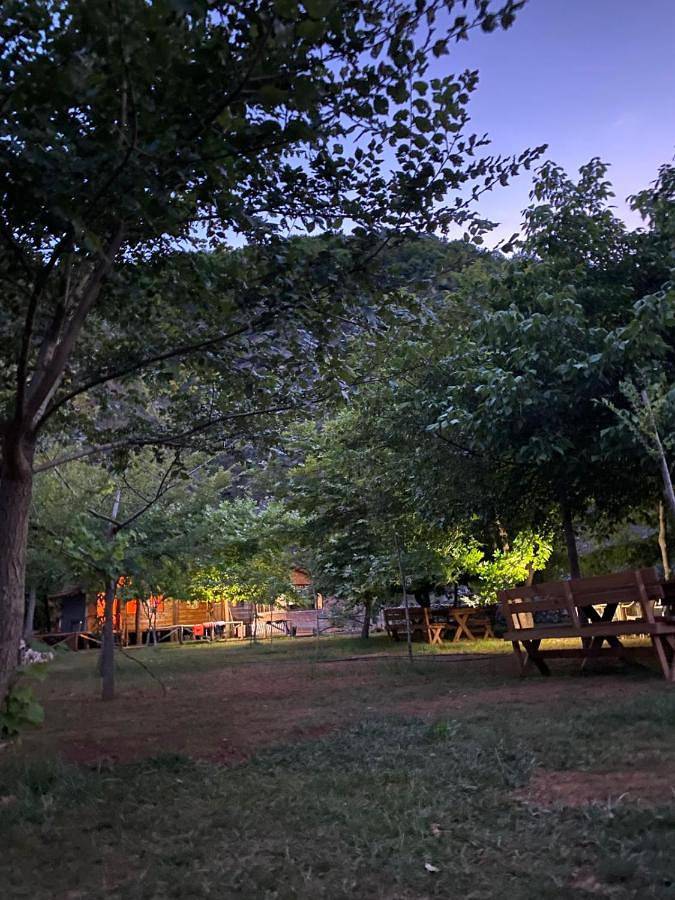 Camping für 4 Personen, mit Seeblick und Ausblick sowie Garten in Albanien