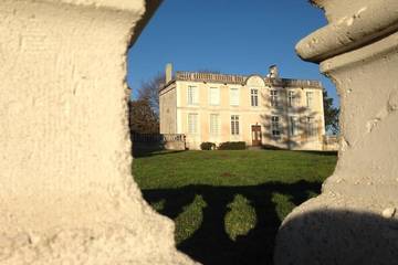 Gîte pour 4 personnes, avec jacuzzi ainsi que piscine et jardin à Charras (homonymie)