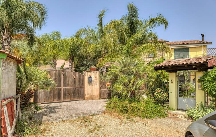 Ferienhaus für 7 Personen, mit Terrasse und Garten sowie Pool, kinderfreundlich in Imperia Provinz - 2