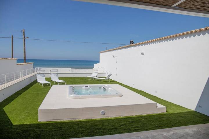 Villa per 8 persone, con Idromassaggio e Terrazza nonché Giardino e Panorama a Cava d'Aliga