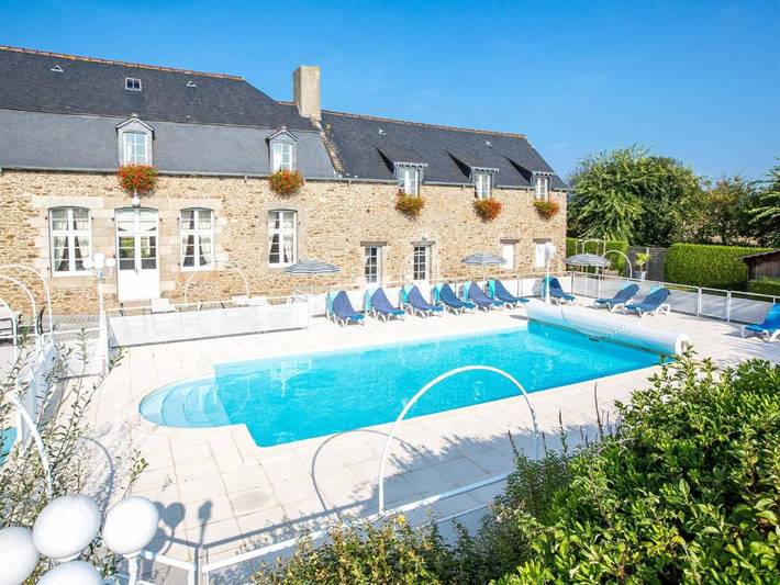 Appartement de vacances pour 4 personnes, avec piscine ainsi que terrasse et jardin