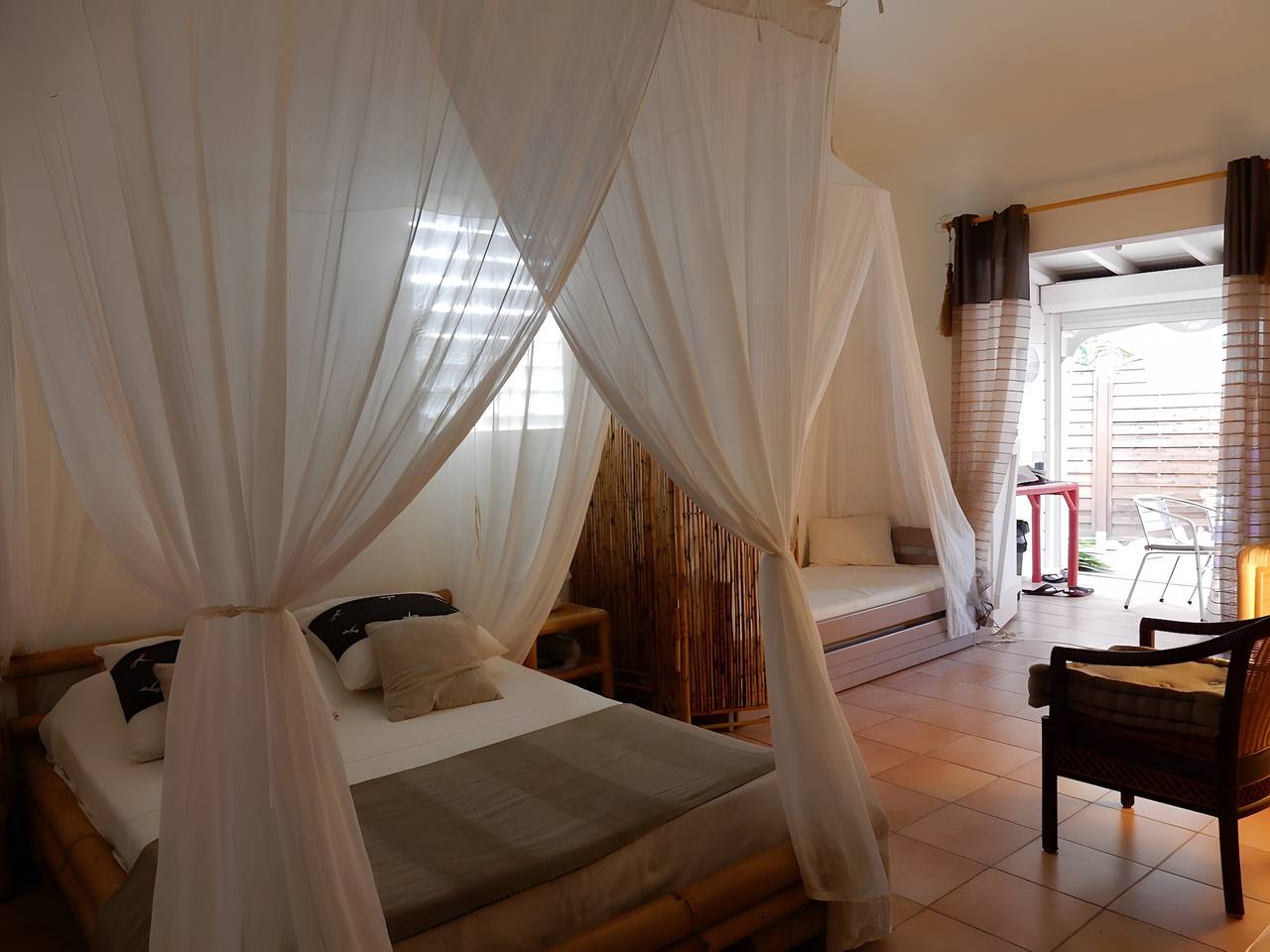 Studio « Bungalow Corossol avec terrasse », piscine partagée, Wi-Fi et climatisation in Saint-François, Guadeloupe