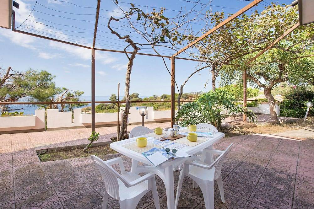 Maison de 2 chambres acceptant les. in Joppolo, Province de Vibo Valentia