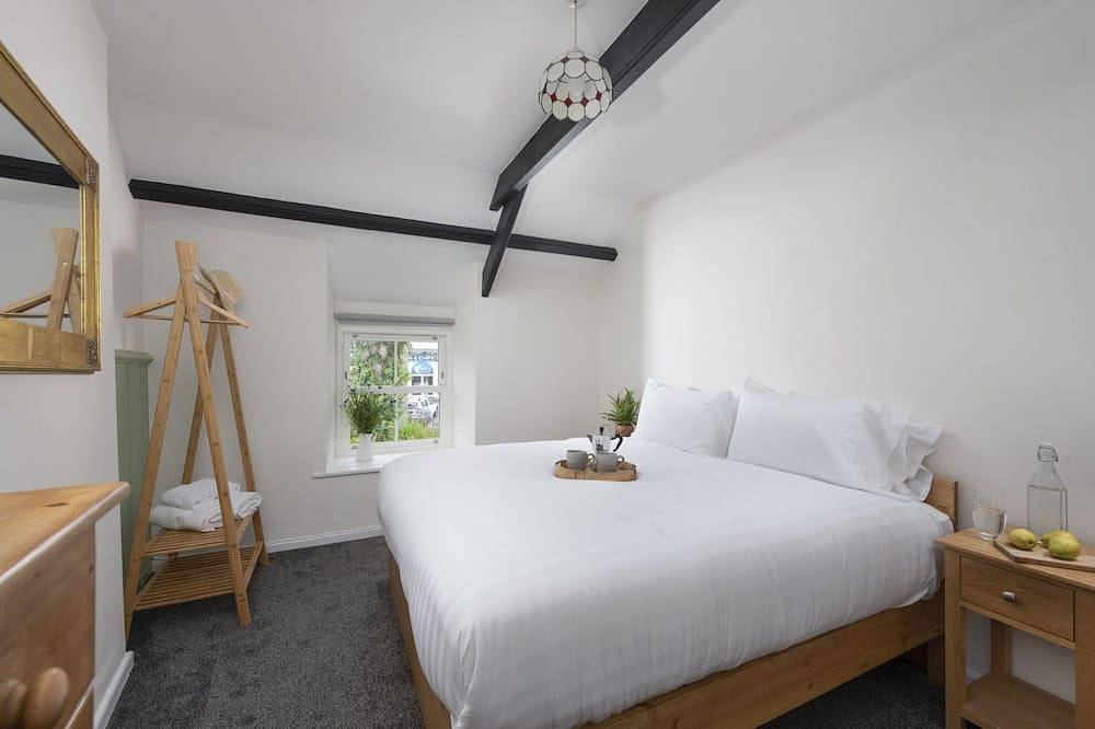 Bridge House - a house that sleeps 6 guests in 3 bedrooms in Newlyn, Cornwall