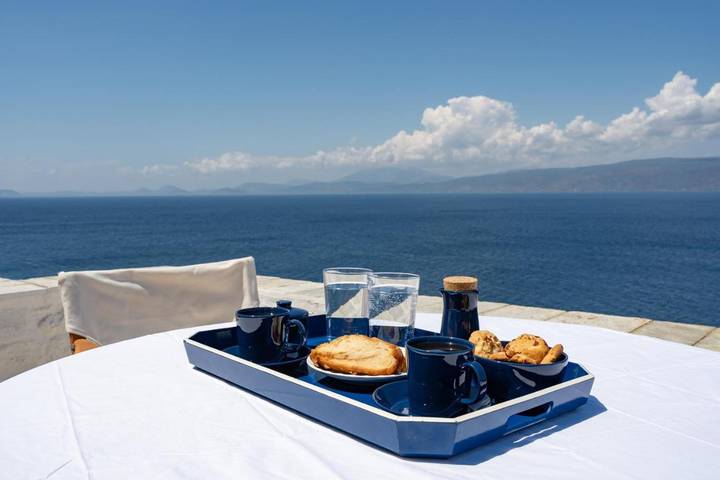 Villa for 14 people, with garden and view in Hydra