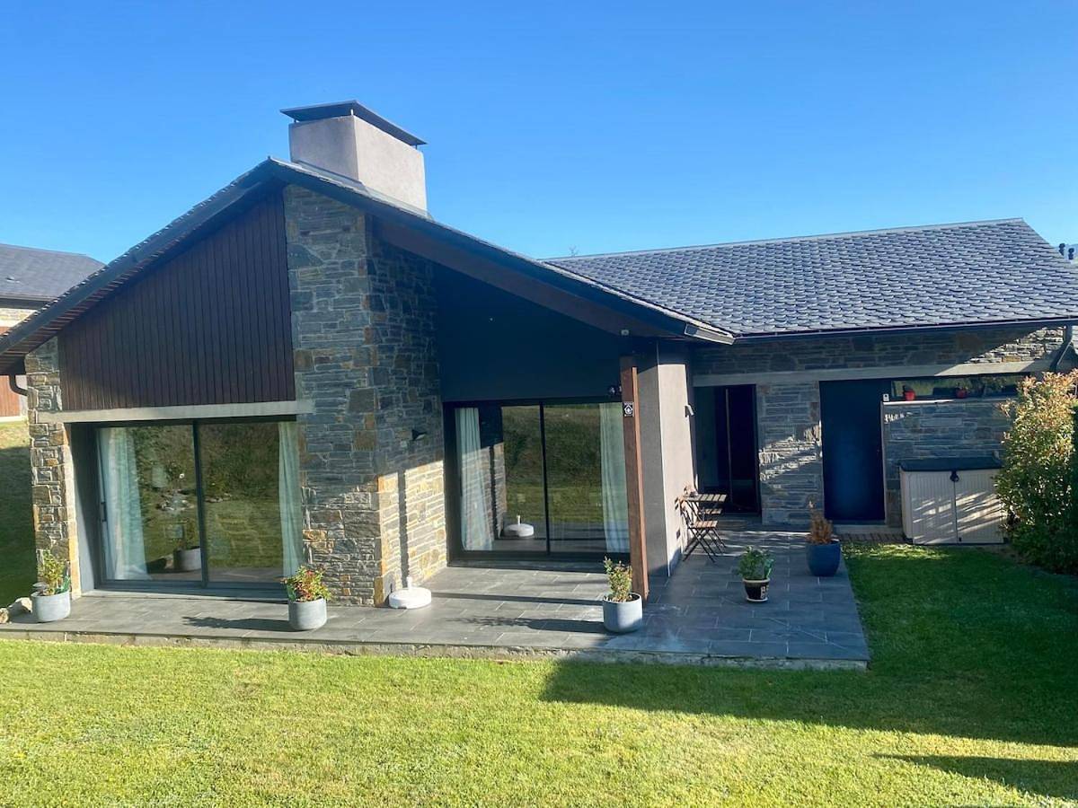 Three-Bedroom Chalet in Saillagouse, Parc naturel régional des Pyrénées catalanes